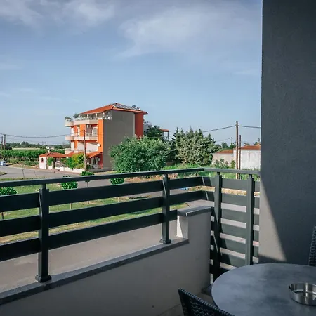 Elizabeth Queen Luxury Paralía