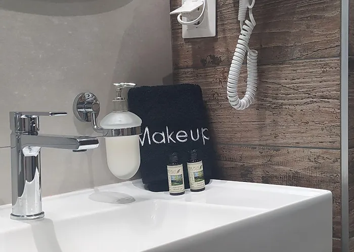 Elizabeth Queen Luxury Paralía