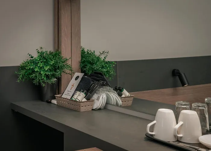 Elizabeth Queen Luxury