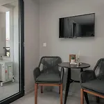 Elizabeth Queen Luxury Hotel apartamentowy
