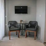 Elizabeth Queen Luxury