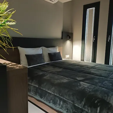 Elizabeth Queen Luxury Paralia Katerinis