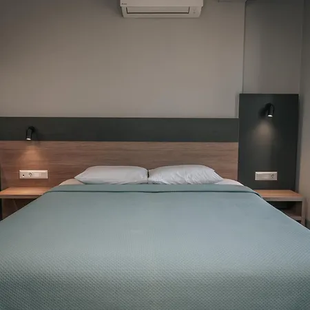 Elizabeth Queen Luxury