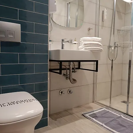 Elizabeth Queen Luxury מלון דירות 4*