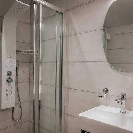 Elizabeth Queen Luxury Paralia Katerinis