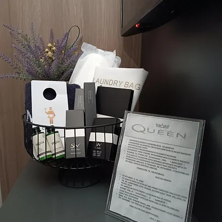 Elizabeth Queen Luxury